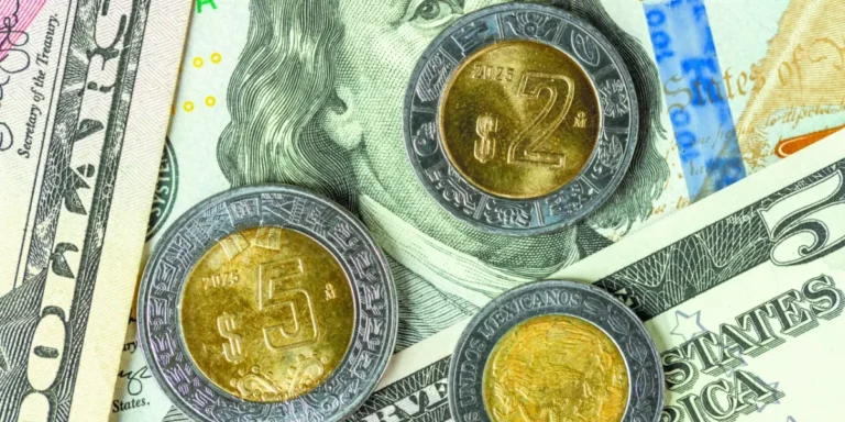 Peso mexicano recupera terreno frente al dólar tras tocar mínimo