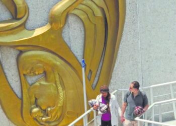 Claudia Sheinbaum exige al IMSS revisar oferta salarial tras rechazo gremial