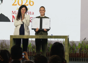 Claudia Sheinbaum firma decreto para retirar contenidos de violencia contra menores
