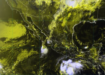 Huracán Simón activa alerta roja en costas de Jalisco