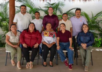 “UNIDAD” RUMBO A 2027: Se toman la foto Mary Hernández con María Luisa Poot y aspirantes