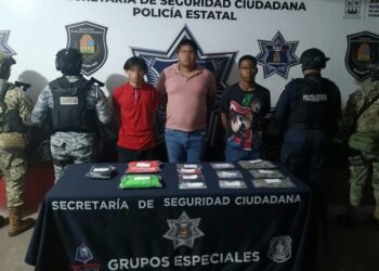 Detienen a tres con presuntas drogas en la avenida Cobá de Cancún