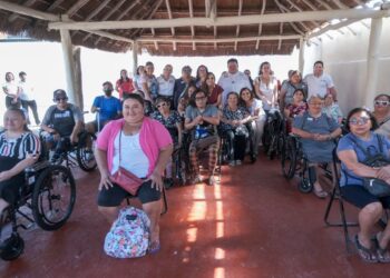COZUMEL: Entregan apoyos a personas con discapacidad motriz
