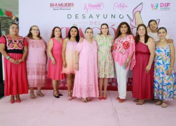ISLA MUJERES: Realizan el tradicional Desayuno del Tacón Rosa