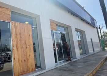 ROMPEN CRISTALES: Vandalizan sucursal bancaria en Puerto Aventuras