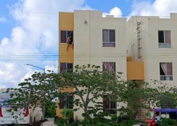 Hombre cae de tercer piso en fraccionamiento Cielo Nuevo en Cancún