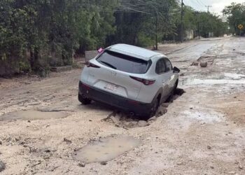 LLUVIAS DAÑAN ZANJAS: Despliegan bacheo emergente en avenida Colegios 5 LLUVIAS DAÑAN ZANJAS: Despliegan bacheo emergente en avenida Colegios