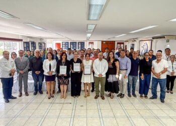 CANACO-IEQROO: Firman convenio para promover el voto y prevenir delitos electorales 4 CANACO-IEQROO: Firman convenio para promover el voto y prevenir delitos electorales