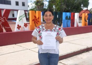 RUMBO A 2027: Diana Marleny Olivar se registra por coordinación municipal de Lázaro Cárdenas