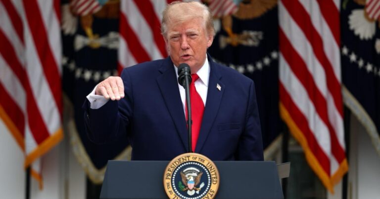 Donald Trump presiona a México con memorándum para incursión militar