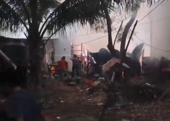 CUANTIOSOS DAÑOS: Incendio afecta tres viviendas en Chetumal