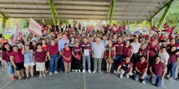 LLAMA A LA UNIDAD: “Rafa” Marín encabeza asamblea informativa en fraccionamiento Barrio Maya