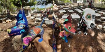 VISITAN CEMENTERIO: Familias honran memoria de sus mascotas en Chetumal