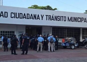 COZUMEL: Frenan paro policial tras acuerdos con el alcalde