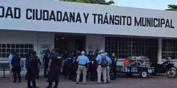 COZUMEL: Frenan paro policial tras acuerdos con el alcalde