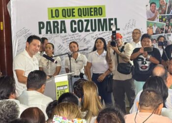 COZUMEL: Rinde Renán Sánchez su segundo informe legislativo