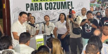 COZUMEL: Rinde Renán Sánchez su segundo informe legislativo