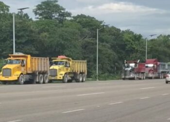 NEGOCIACIÓN ESTANCADA: Sin acuerdo entre volqueteros de Cancún y Defensa 2 NEGOCIACIÓN ESTANCADA: Sin acuerdo entre volqueteros de Cancún y Defensa