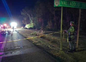 CERCA DEL AEROPUERTO: Muere mujer y hombre queda grave tras derrapar motocicleta