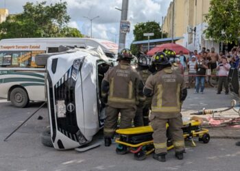 DOS LESIONADOS: Colisionan TTE y automóvil en Paseos del Mar 2 DOS LESIONADOS: Colisionan TTE y automóvil en Paseos del Mar
