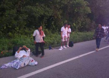 CERCA DE 30 LESIONADOS: Vuelca autobús de personal en el tramo Carrillo Puerto-Tulum