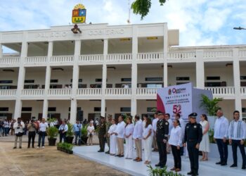 52 ANIVERSARIO: Encabeza Mara Lezama izamiento de la Bandera de Quintana Roo