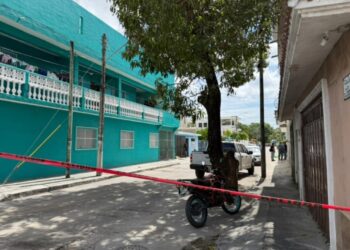 INVESTIGACIÓN DE HOMICIDIO: Catean vivienda en la SM 70 de Cancún