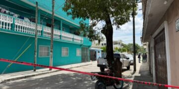 INVESTIGACIÓN DE HOMICIDIO: Catean vivienda en la SM 70 de Cancún