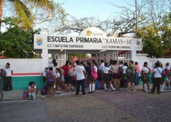 Sin resistencia de padres a restricción de celulares en escuelas de Playa del Carmen