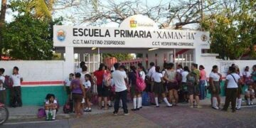 Sin resistencia de padres a restricción de celulares en escuelas de Playa del Carmen