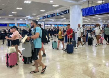 ALZA AL DNR: Sectur justifica aumento a turistas extranjeros; recursos irán a Migración y Sedena