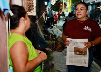 Suemi González realiza brigadeo en Isla Mujeres