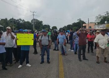 Bloquean carretera Chetumal-Escárcega; exigen indemnización de 64 mdp por tierras expropiadas hace 53 años 5 Bloquean carretera Chetumal-Escárcega; exigen indemnización de 64 mdp por tierras expropiadas hace 53 años