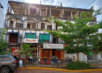 TRAS LLUVIAS: Se desploma techo de hotel abandonado en Playa del Carmen