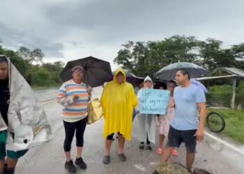 ZONA MAYA: Pobladores bloquean carretera a Mérida; llevan tres semanas sin agua 1 ZONA MAYA: Pobladores bloquean carretera a Mérida; llevan tres semanas sin agua