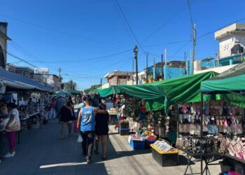 CRISIS DE VENTAS: Ocho de cada 10 tianguistas de Cancún recurren a créditos para sobrevivir