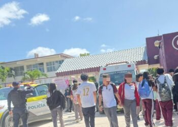 TRAS COMER «GOMITAS»: Hospitalizan a tres estudiantes del CBTIS 111 de Cancún