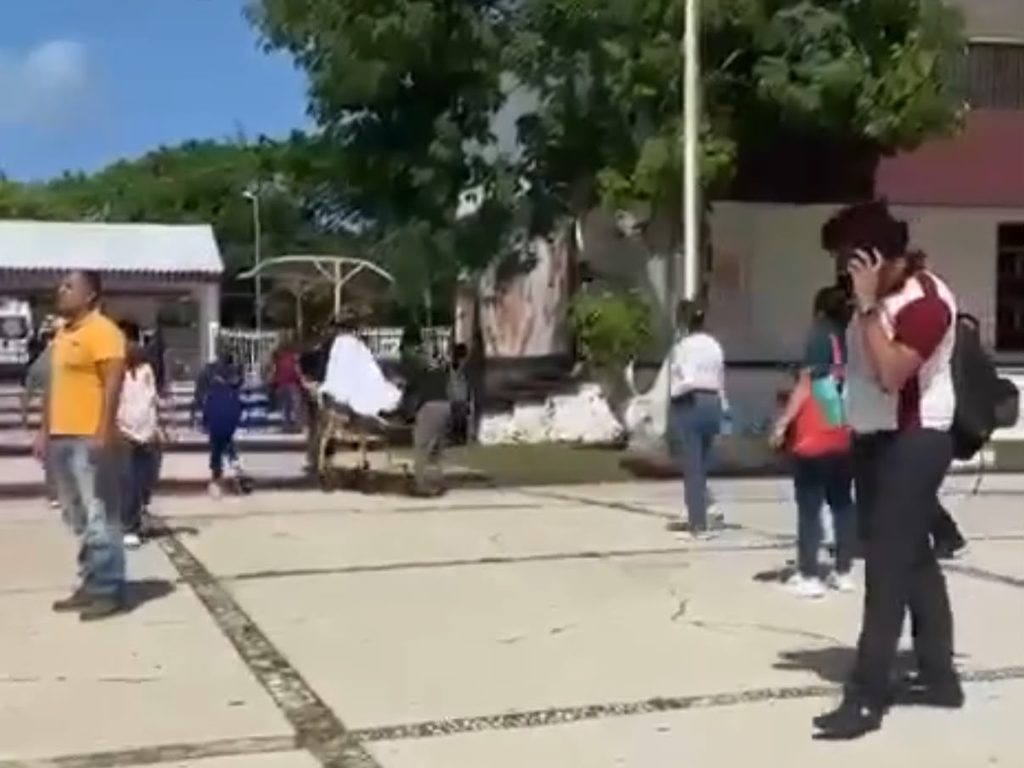 TRAS COMER "GOMITAS": Hospitalizan a tres estudiantes del CBTIS 111 de Cancún 1 WhatsApp Image 2026 10 28 at 1.17.53 PM