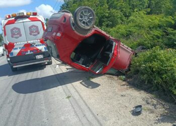 Vuelca auto en la Huayacán; hay un lesionado 1 Vuelca auto en la Huayacán; hay un lesionado