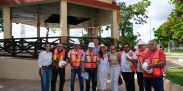 BARRIO MÁGICO: Recorre Mara Lezama obras en el centro histórico de Chetumal