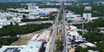 CAOS VIAL: Parque vehicular rebasa vialidades de Cancún; motos agravan accidentes (VIDEO)