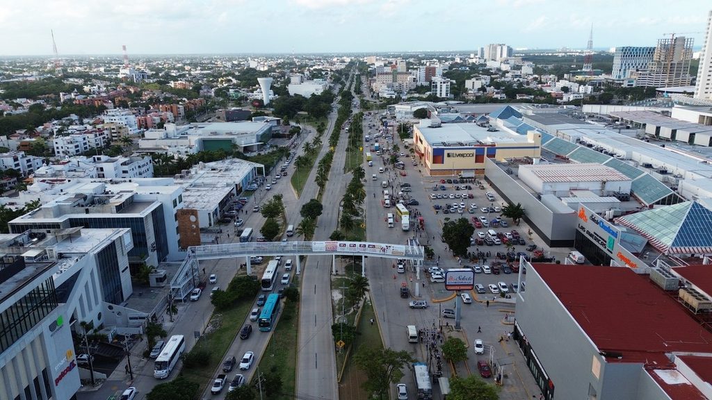CAOS VIAL: Parque vehicular rebasa vialidades de Cancún; motos agravan accidentes (VIDEO) 5 photo 5634506349848759048 y