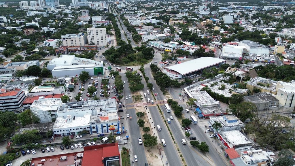 CAOS VIAL: Parque vehicular rebasa vialidades de Cancún; motos agravan accidentes (VIDEO) 4 photo 5636808207506279171 y