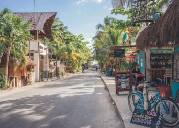 SARGAZO Y MENOS VUELOS: Enfrenta Tulum temporada baja prolongada