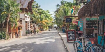 SARGAZO Y MENOS VUELOS: Enfrenta Tulum temporada baja prolongada